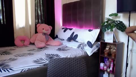CHESCA online show from February 2025 06:19:01 AM