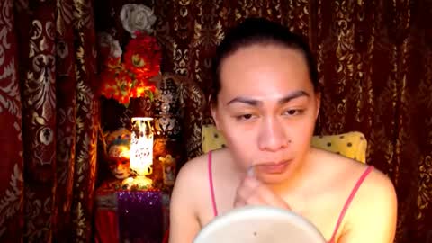 Snapshot of urtimelessbeauty chatting on December 2024 06:05:01 PM Merca online show from December 2024 06:05:01 PM