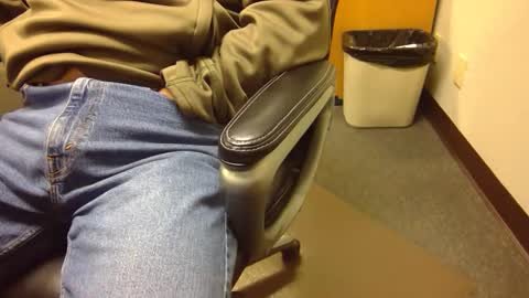 Snapshot of useemie chatting on January 2025 12:04:01 AM useemie online show from January 2025 12:04:01 AM