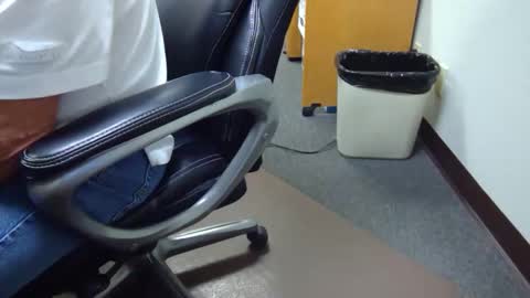 Snapshot of useemie chatting on October 2025 10:50:02 PM useemie online show from October 2025 10:50:02 PM