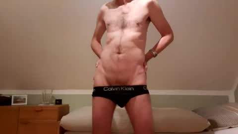 Snapshot of uwe_online chatting on November 2025 07:46:02 PM UWE online show from November 2025 07:46:02 PM