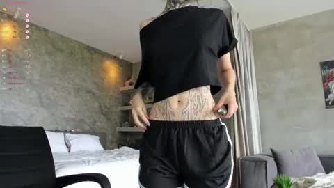 Snapshot of uwu_eva chatting on November 2025 04:55:01 AM Eva online show from November 2025 04:55:01 AM