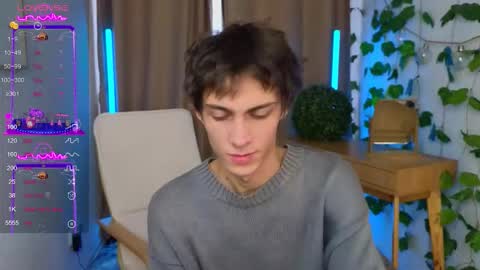 Snapshot of va1ora chatting on October 2025 12:14:02 PM Valora online show from October 2025 12:14:02 PM