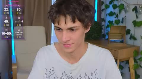 Snapshot of va1ora chatting on October 2025 12:25:01 PM Valora online show from October 2025 12:25:01 PM