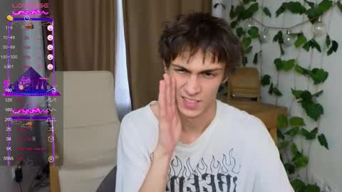 Snapshot of va1ora chatting on October 2025 12:26:01 PM Valora online show from October 2025 12:26:01 PM