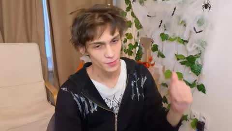 Snapshot of va1ora chatting on November 2025 12:29:02 PM Valora online show from November 2025 12:29:02 PM