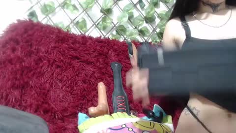 Snapshot of vaiolet_miss chatting on October 2025 05:11:02 AM vaiolet online show from October 2025 05:11:02 AM