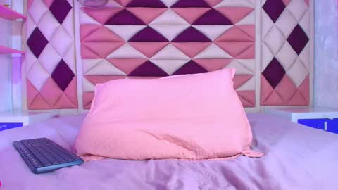 Valentina online show from September 2025 08:20:01 PM