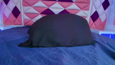 Valentina online show from October 2025 07:24:01 PM