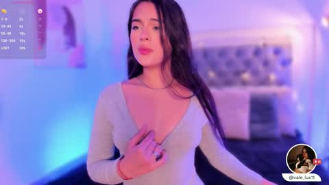 Snapshot of vale_lux chatting on November 2025 04:12:02 AM Valentina online show from November 2025 04:12:02 AM