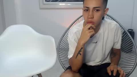 Snapshot of valen_and_paul_ chatting on November 2025 05:23:02 AM valen paul online show from November 2025 05:23:02 AM