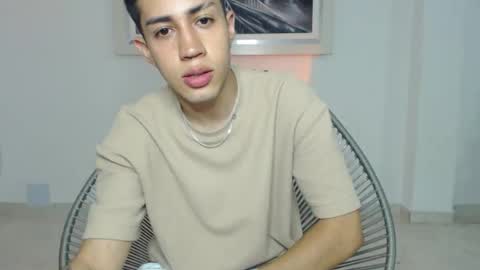 Snapshot of valen_and_paul_ chatting on December 2025 03:23:01 AM valen paul online show from December 2025 03:23:01 AM