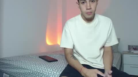 Snapshot of valen_and_paul_ chatting on December 2025 11:10:02 PM valen paul online show from December 2025 11:10:02 PM