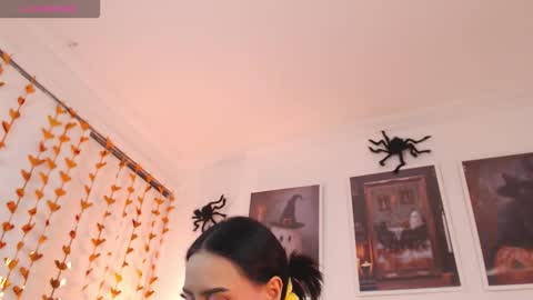 Snapshot of valen_ross_ chatting on October 2025 09:35:02 PM valentina Rossi 3 online show from October 2025 09:35:02 PM