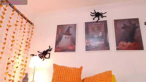 Snapshot of valen_ross_ chatting on October 2025 11:59:02 PM valentina Rossi 3 online show from October 2025 11:59:02 PM