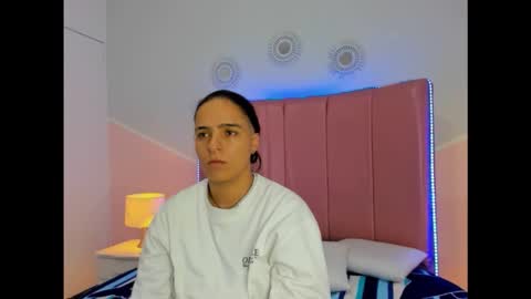 Snapshot of valen_rouse_ chatting on December 2025 12:58:02 PM Liam smith online show from December 2025 12:58:02 PM