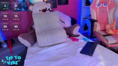 Valen  online show from December 2024 08:44:01 PM