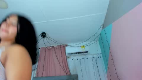 Snapshot of valentina_0_ chatting on November 2025 04:02:02 AM Valentina online show from November 2025 04:02:02 AM