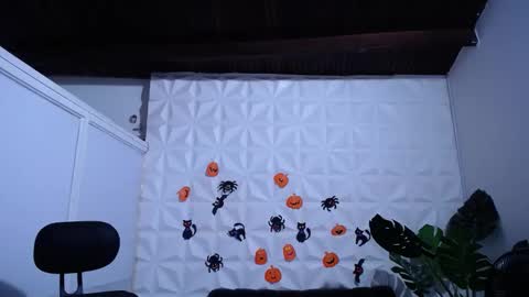 Snapshot of valentina_mature chatting on October 2025 09:46:02 PM Valentina online show from October 2025 09:46:02 PM