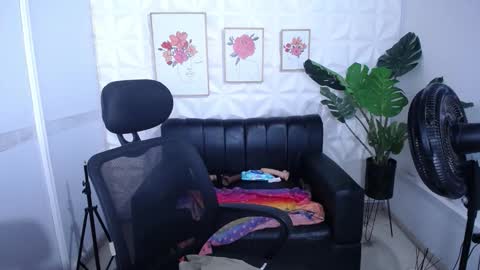 Snapshot of valentina_mature chatting on October 2025 08:00:02 AM Valentina online show from October 2025 08:00:02 AM