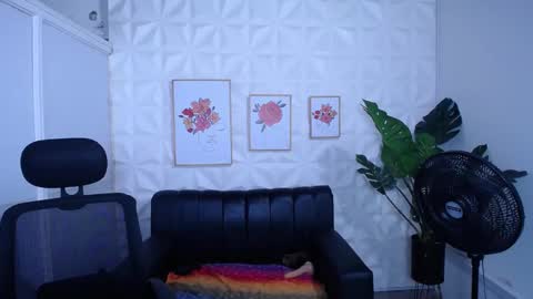 Snapshot of valentina_mature chatting on October 2025 11:52:02 PM Valentina online show from October 2025 11:52:02 PM