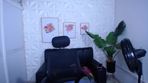 Snapshot of valentina_mature chatting on November 2025 05:18:02 AM Valentina online show from November 2025 05:18:02 AM