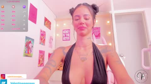 Snapshot of valentina_vegaa chatting on January 2025 08:43:02 PM Val online show from January 2025 08:43:02 PM