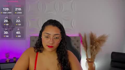 Valentina online show from March 2025 05:38:02 PM