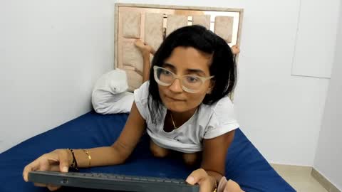 Valentina online show from December 2024 04:00:01 PM