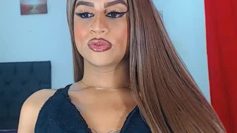 Snapshot of valentinaxxxdoll chatting on January 2025 02:06:02 AM VALENTINA online show from January 2025 02:06:02 AM