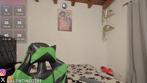 valentino online show from October 2025 01:06:01 AM