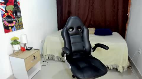 VALENTINO MOURA online show from March 2025 12:12:01 PM