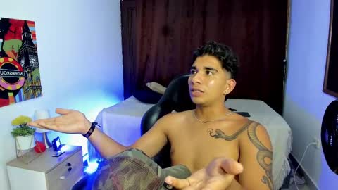 VALENTINO MOURA online show from March 2025 06:01:02 PM