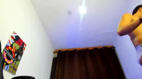 VALENTINO MOURA online show from March 2025 12:15:02 PM