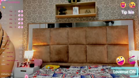 Costume lover online show from January 2025 03:52:02 AM