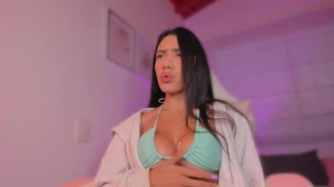 Snapshot of valeria_uribe22 chatting on September 2025 10:53:02 AM online show from September 2025 10:53:02 AM