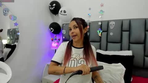 Valeria  online show from October 2025 01:42:02 PM