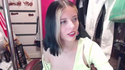 ValeriaXKiss online show from December 2024 10:00:01 PM