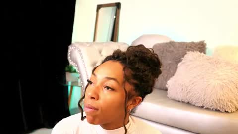 Snapshot of valeriebony chatting on October 2025 03:51:01 AM Valerie Style3 online show from October 2025 03:51:01 AM