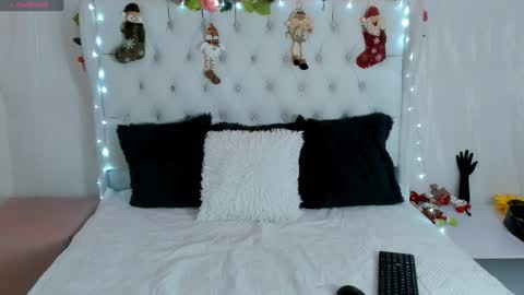 valeria111111 online show from December 2024 02:33:02 PM
