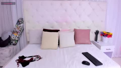 valeria111111 online show from September 2025 12:06:01 PM