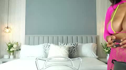 Snapshot of valerynova chatting on October 2025 11:40:01 AM Carla online show from October 2025 11:40:01 AM