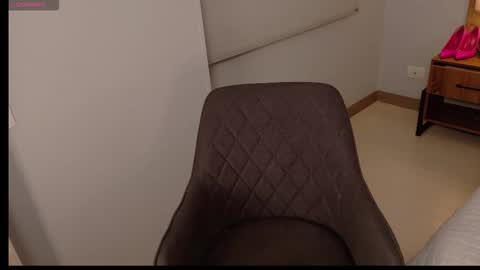 Snapshot of valeryrouge_ chatting on November 2025 09:37:01 PM Valery online show from November 2025 09:37:01 PM