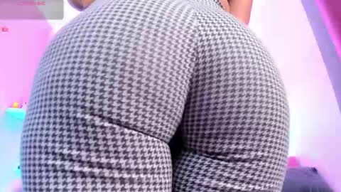 Snapshot of valkiria_ponce chatting on November 2025 05:30:02 AM Valkiria online show from November 2025 05:30:02 AM