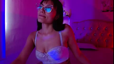 valkiry_ online show from November 2025 03:39:01 PM