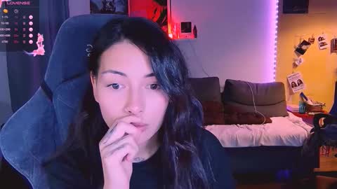 Snapshot of valorant_girl chatting on October 2025 05:02:02 PM Little Devil online show from October 2025 05:02:02 PM