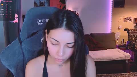 Snapshot of valorant_girl chatting on November 2025 04:06:02 PM Little Devil online show from November 2025 04:06:02 PM