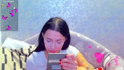 Snapshot of vanessa_florence chatting on October 2025 01:22:01 AM RUSSIAN BARBIE BABE online show from October 2025 01:22:01 AM