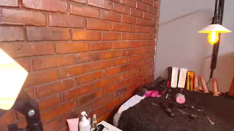 Snapshot of vanessa_frost chatting on September 2025 11:26:02 PM Van online show from September 2025 11:26:02 PM