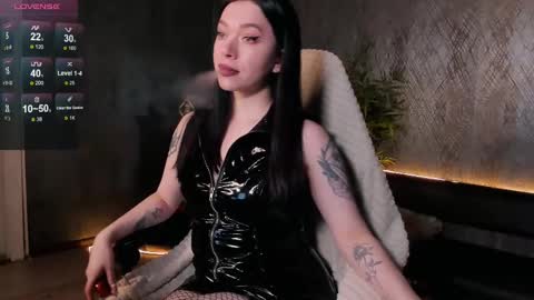 Snapshot of vanessa_ives chatting on December 2024 06:21:01 AM Vanessa online show from December 2024 06:21:01 AM